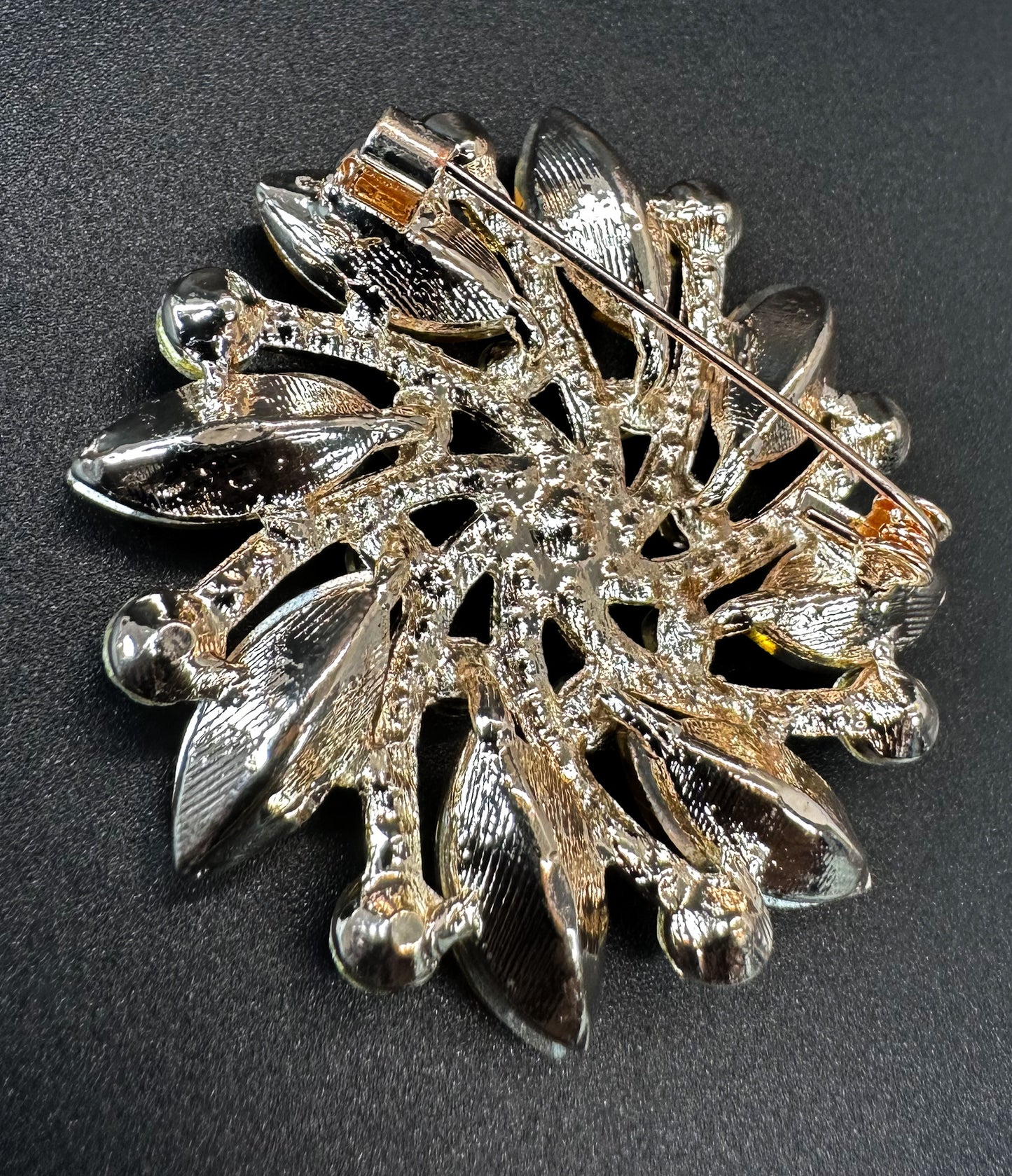Sculpted Serenity Brooch