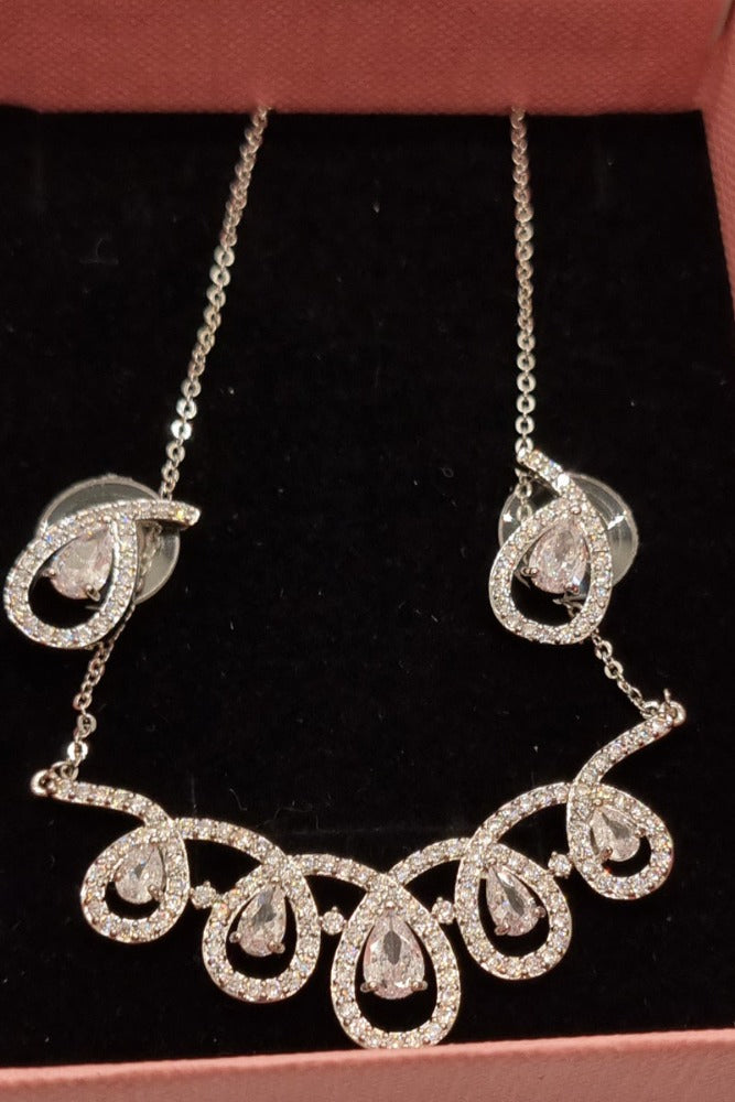 The Twist Jewellery Set