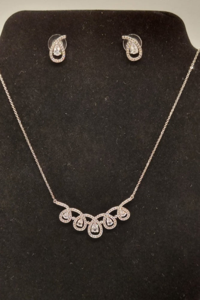 The Twist Jewellery Set