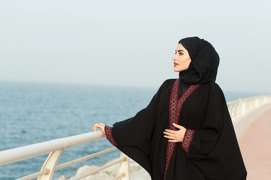 How to Style Your Abaya for a Beach Day