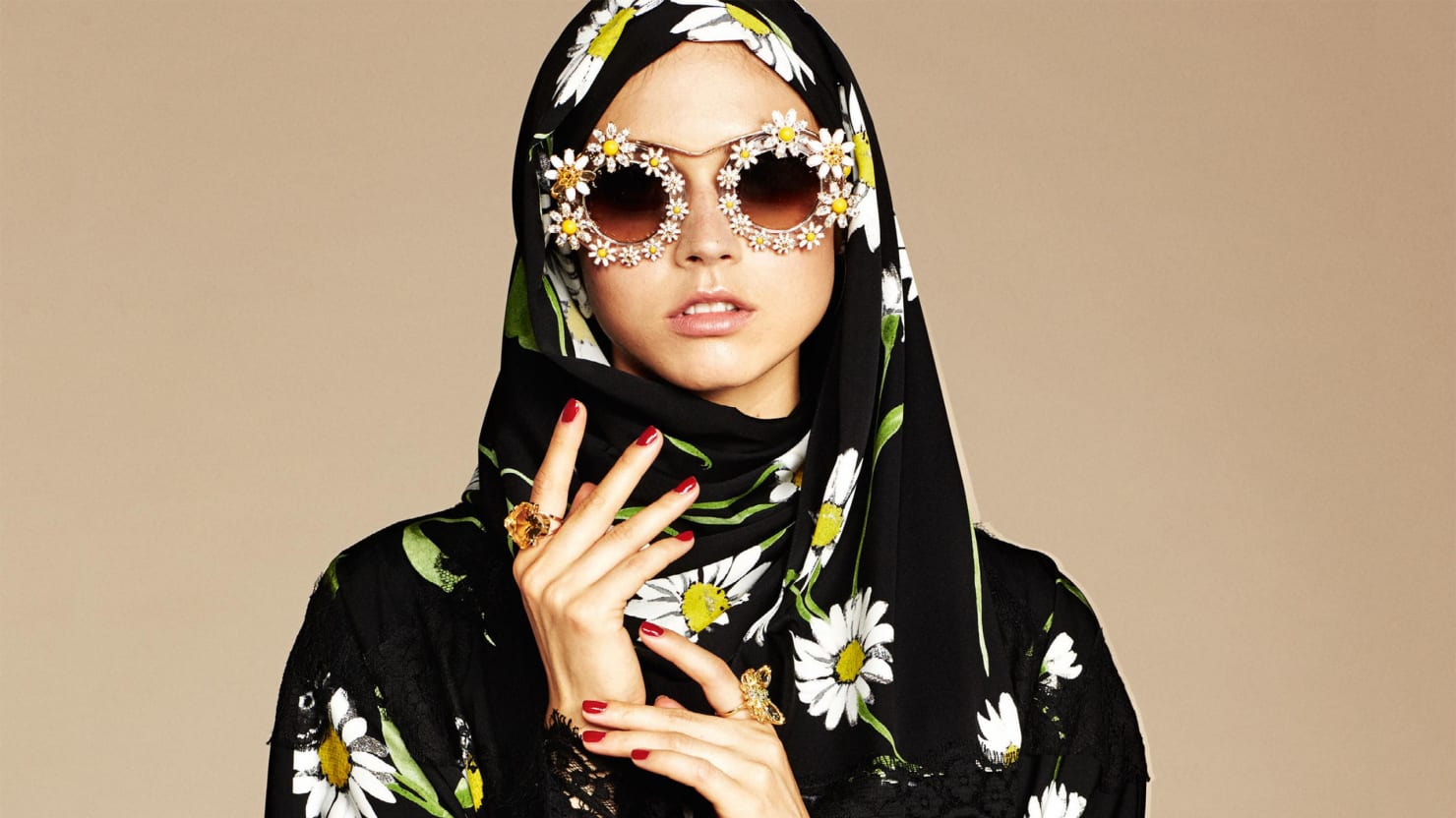 Top Accessories to Pair with Your Abaya