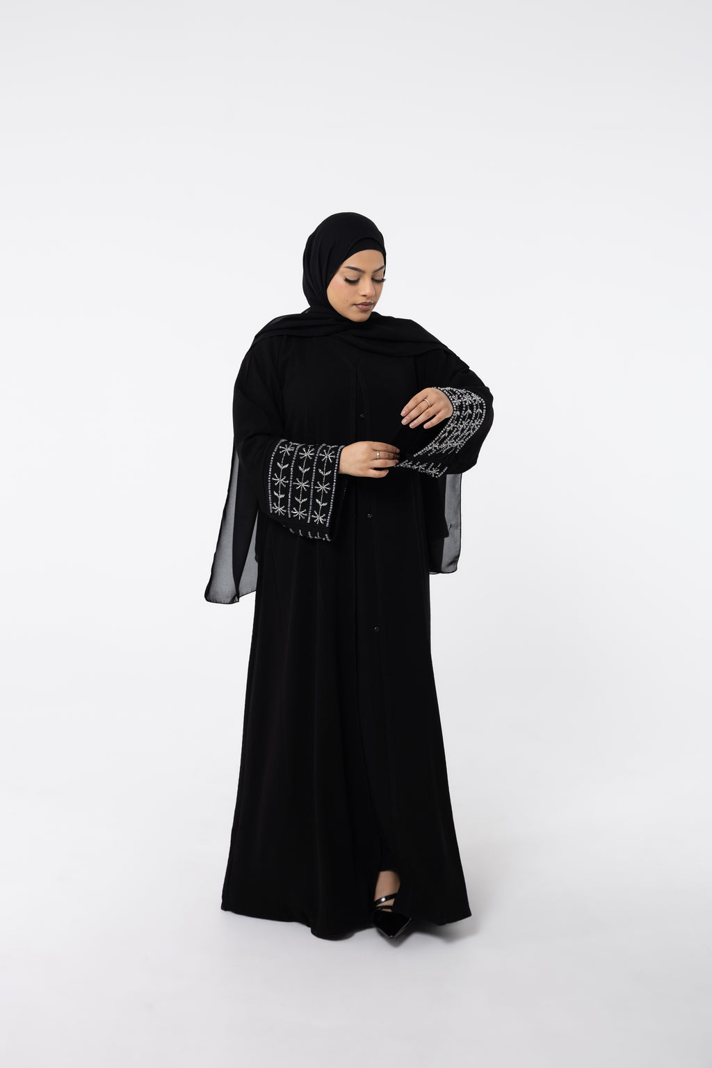 Foncé Black Buttoned Abaya
