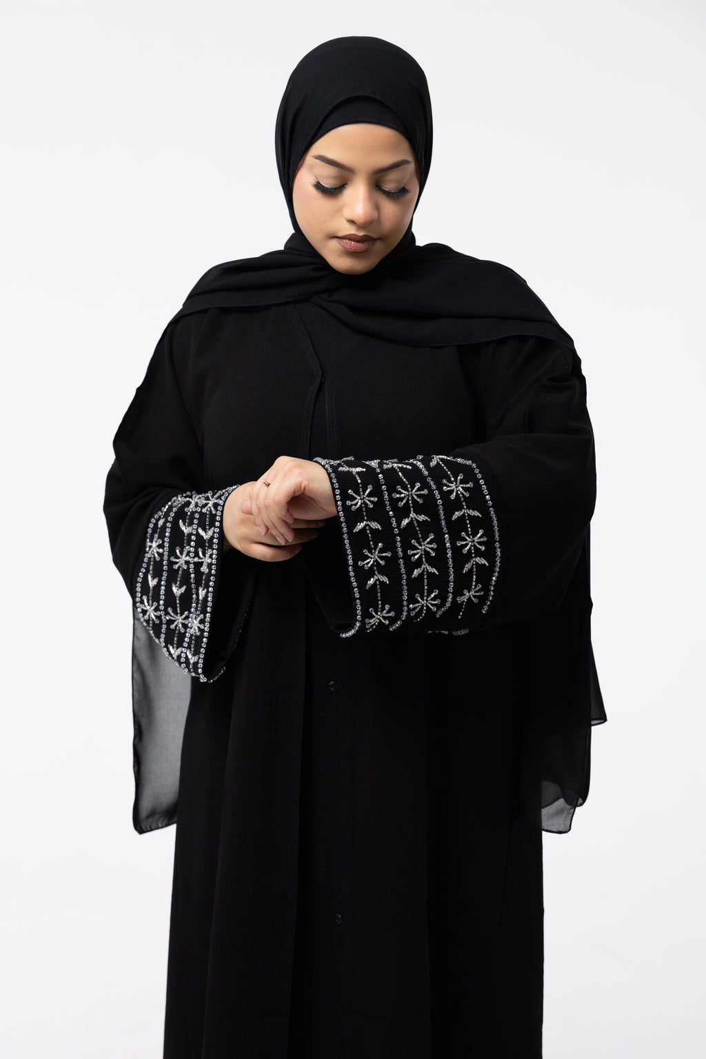 Foncé Black Buttoned Abaya