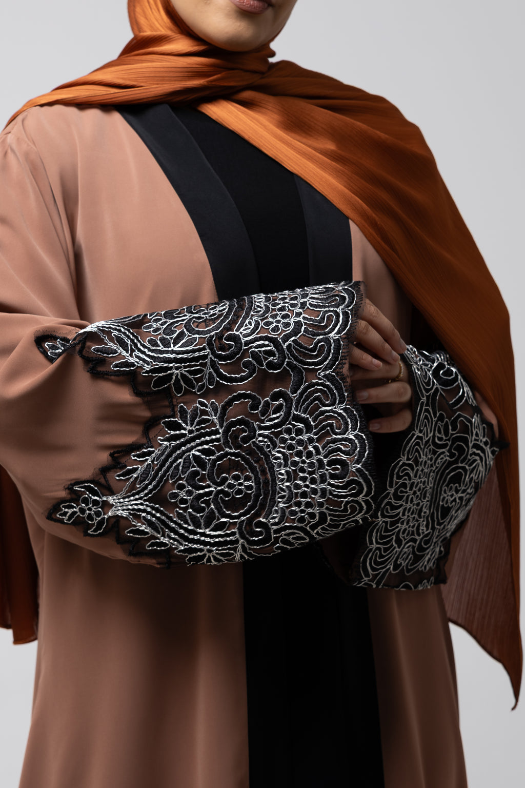 Noor Net Luxe Robe
