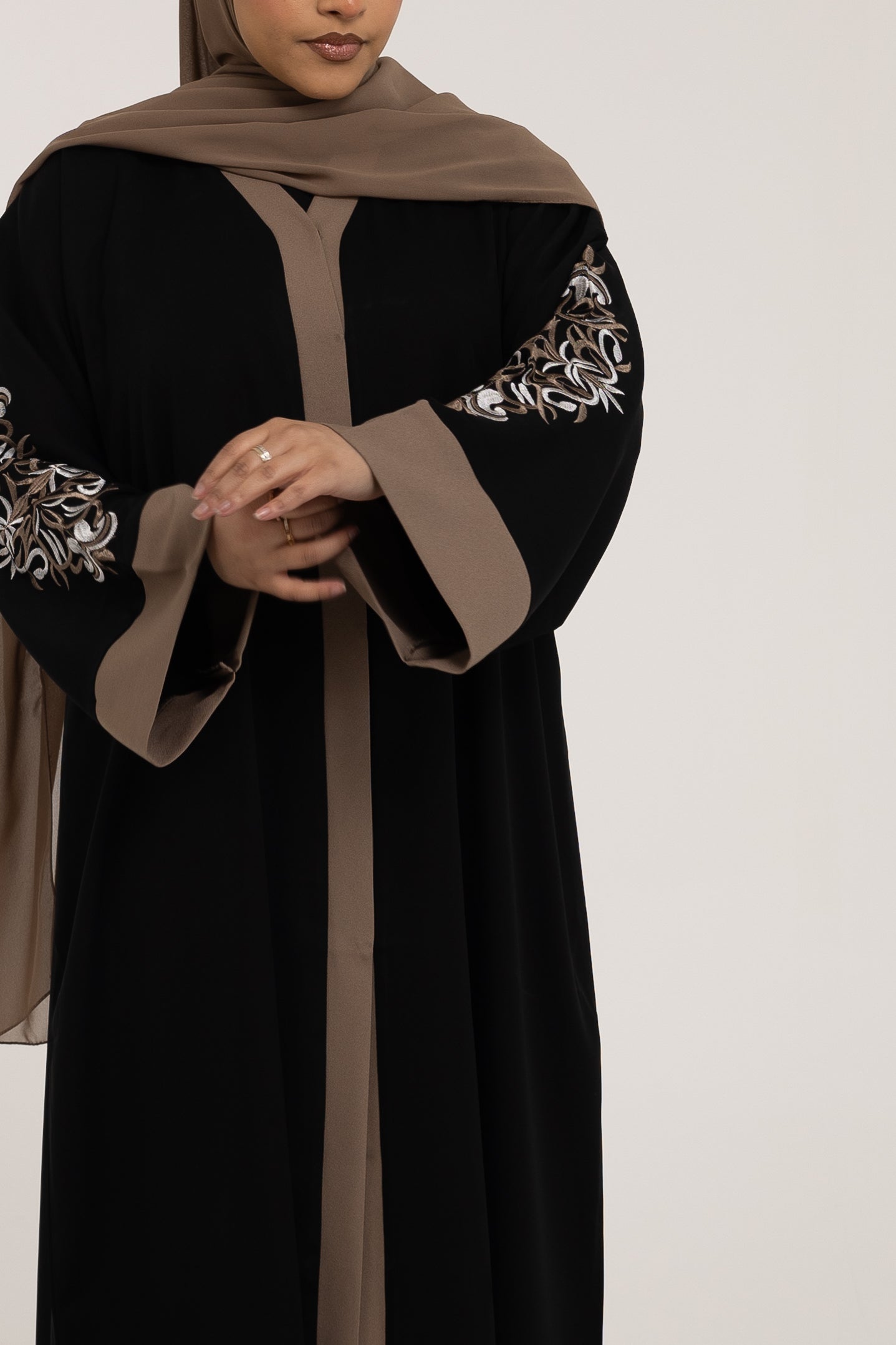 Eaqiq Embroidered Abaya