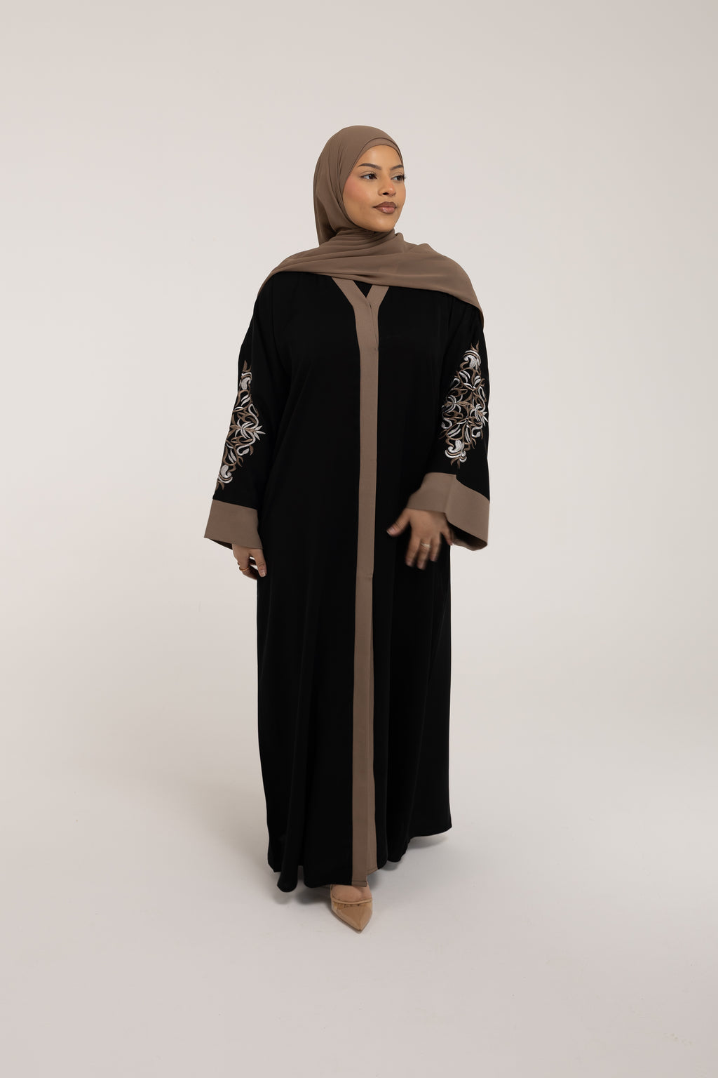 Eaqiq Embroidered Abaya