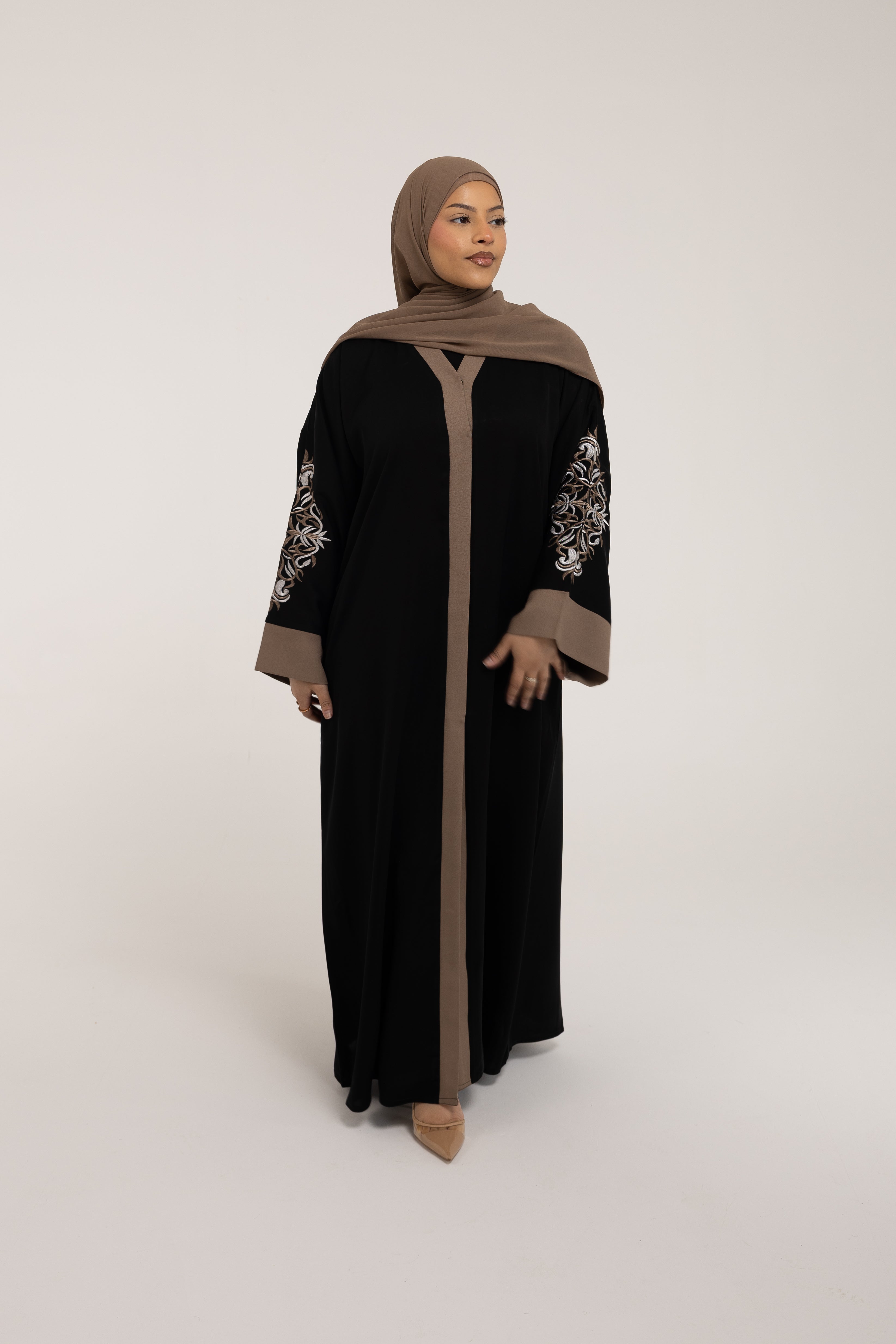 Eaqiq Embroidered Abaya