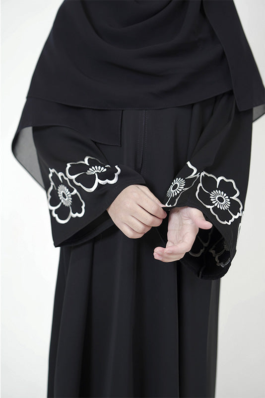 Girls Classic Charm Buttoned Abaya