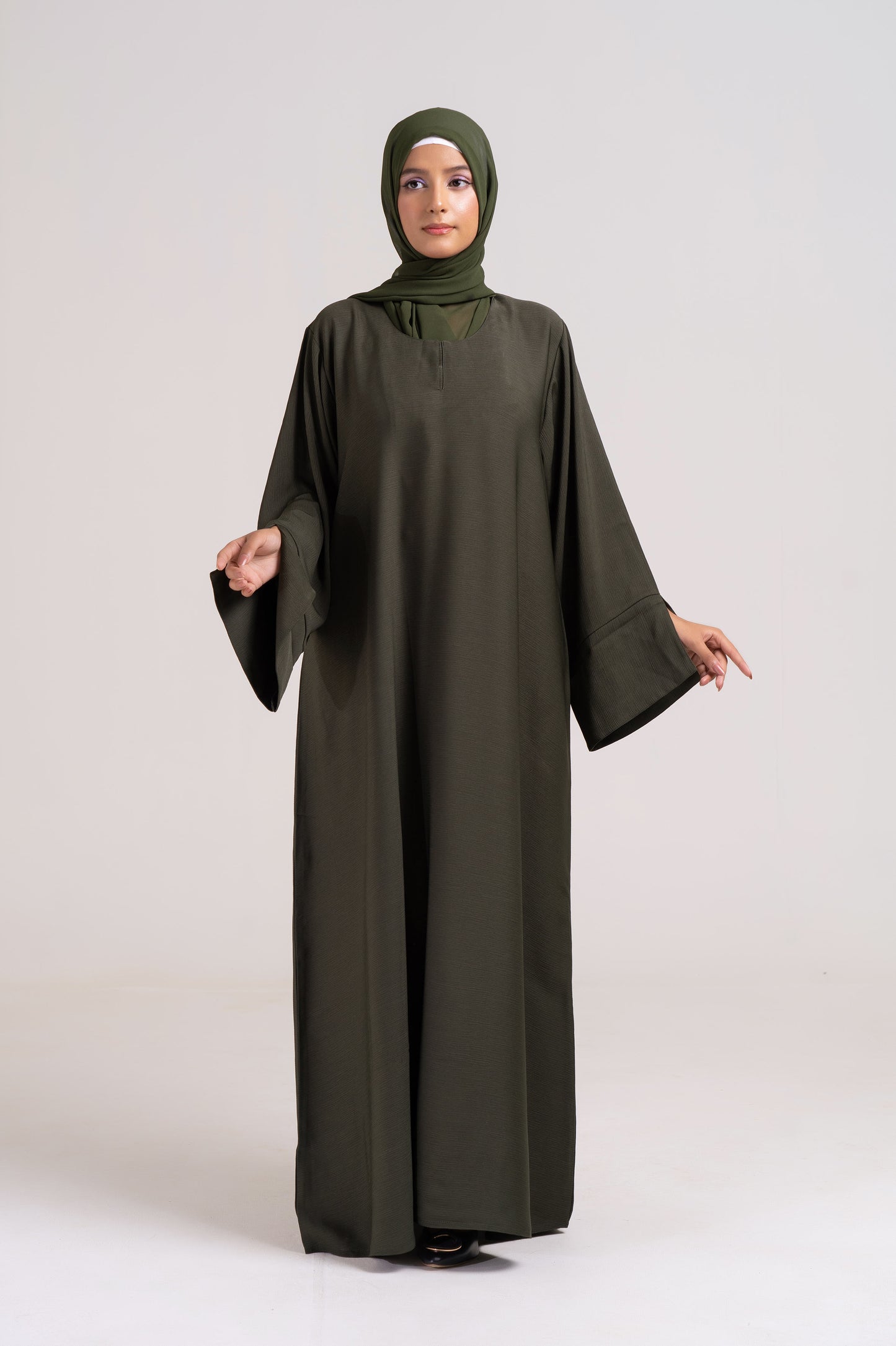 Willow Charm Closed Abaya