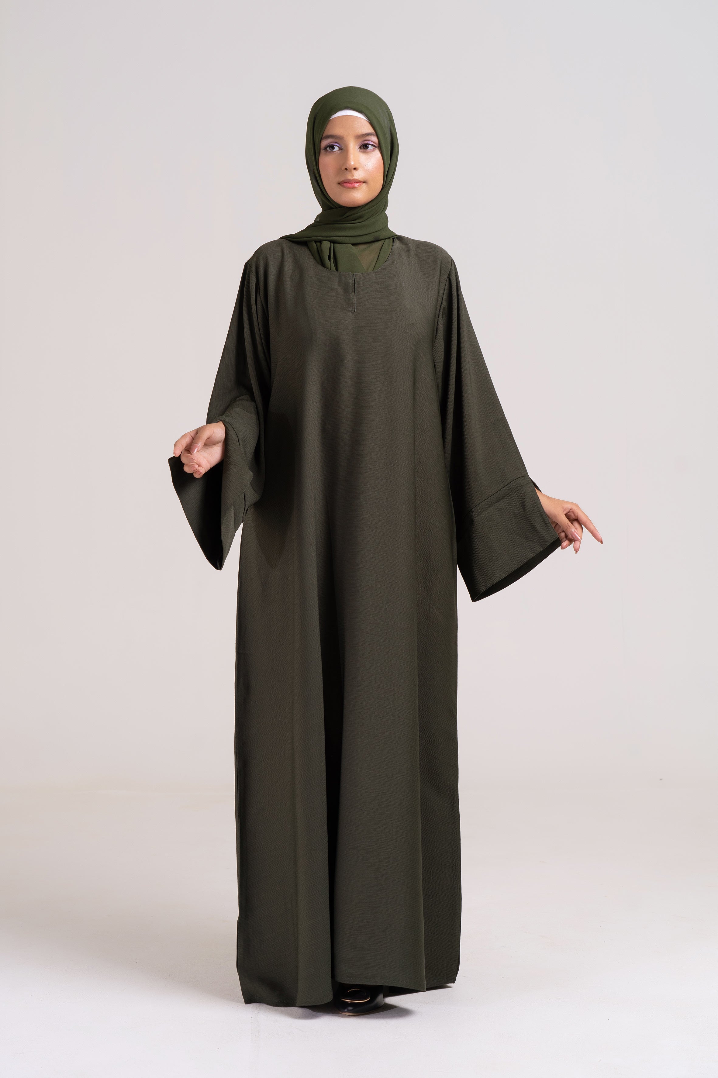 Willow Charm Closed Abaya Size 60