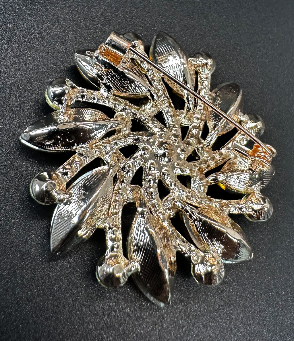 Sculpted Serenity Brooch  