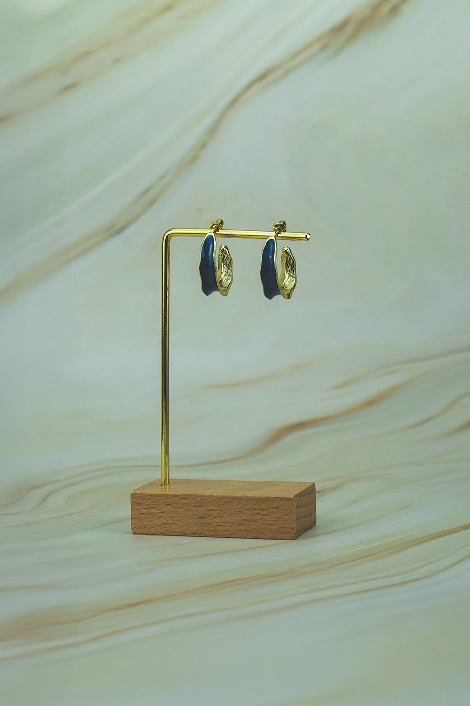 Elegant Hoop-Style Stud Earrings - Blue  