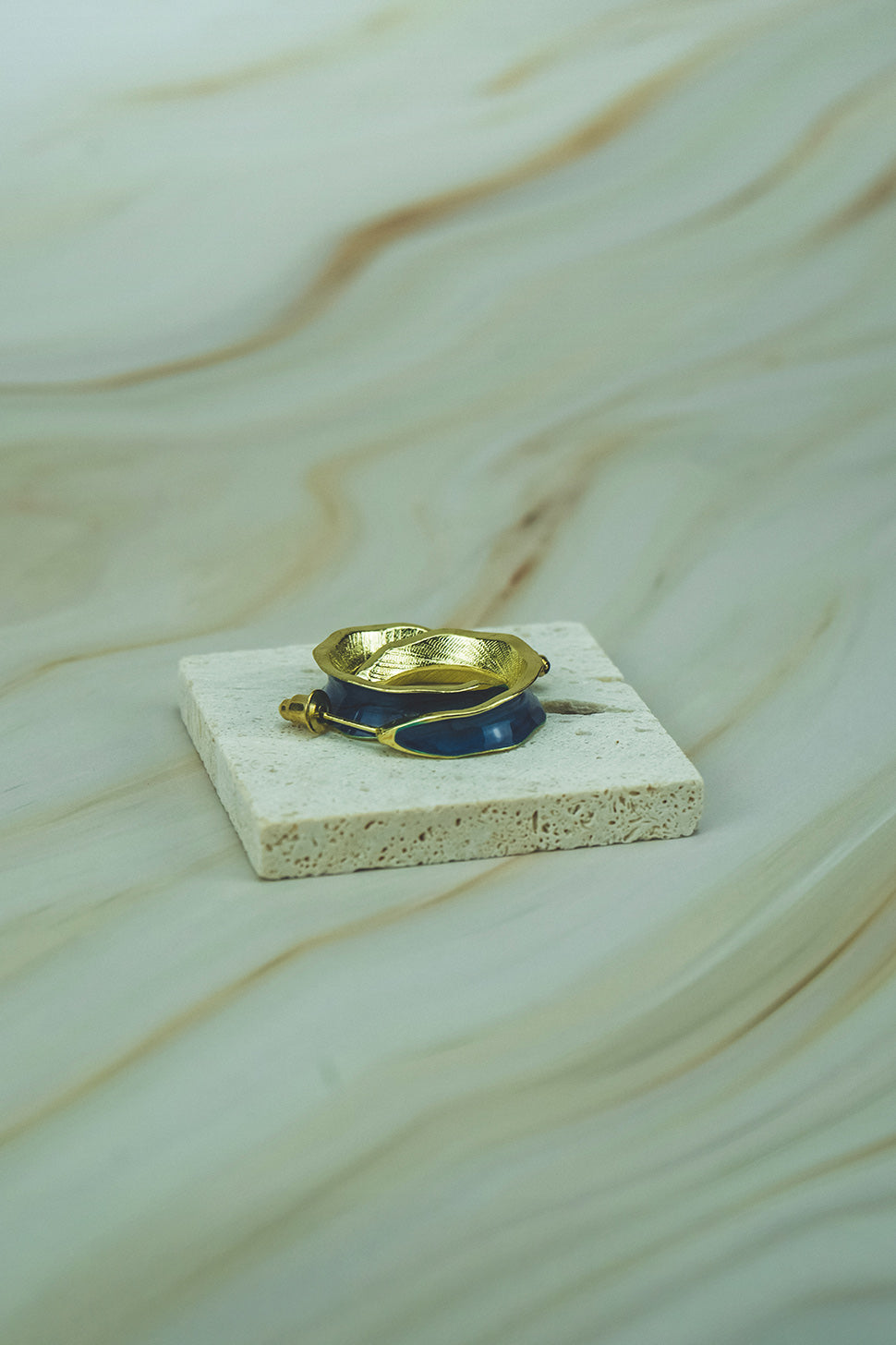 Elegant Hoop-Style Stud Earrings - Blue  