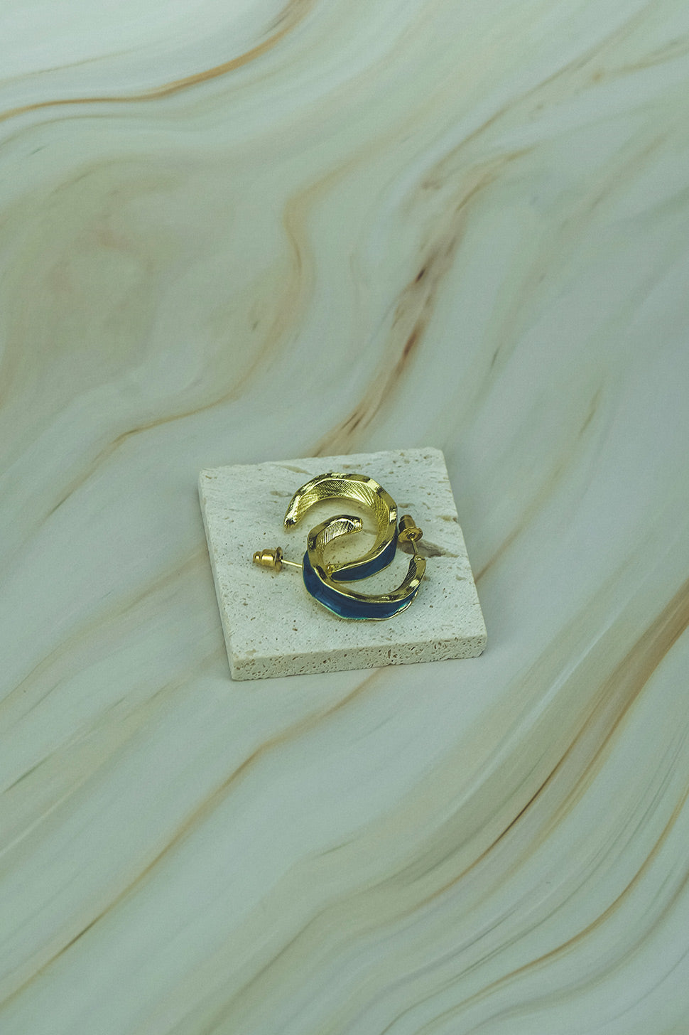 Elegant Hoop-Style Stud Earrings - Blue  